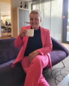 Online Business für Mamas aufbauen Wie starte ich ein Online Business? Online Business ohne Vorkenntnisse Zweites Standbein als Mama Nebenberuflich ein Online Business starten Geld online verdienen als Mama Online Business von zuhause starten Passendes Online Business finden Online Business Ideen für Anfänger Wie funktioniert ein Online Business? Online Business neben Familie Online Business ohne Startkapital Digitales Business für Einsteiger Von zuhause arbeiten als Mama Flexible Arbeit für Mütter