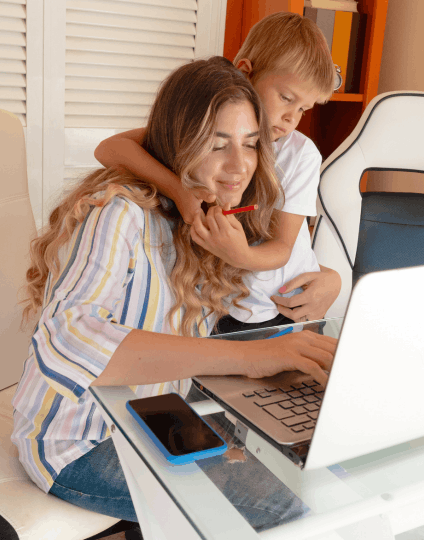 Online Business für Mamas aufbauen Wie starte ich ein Online Business? Online Business ohne Vorkenntnisse Zweites Standbein als Mama Nebenberuflich ein Online Business starten Geld online verdienen als Mama Online Business von zuhause starten Passendes Online Business finden Online Business Ideen für Anfänger Wie funktioniert ein Online Business? Online Business neben Familie Online Business ohne Startkapital Digitales Business für Einsteiger Von zuhause arbeiten als Mama Flexible Arbeit für Mütter