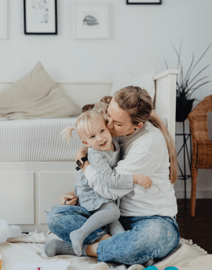 Online Business für Mamas aufbauen Wie starte ich ein Online Business? Online Business ohne Vorkenntnisse Zweites Standbein als Mama Nebenberuflich ein Online Business starten Geld online verdienen als Mama Online Business von zuhause starten Passendes Online Business finden Online Business Ideen für Anfänger Wie funktioniert ein Online Business? Online Business neben Familie Online Business ohne Startkapital Digitales Business für Einsteiger Von zuhause arbeiten als Mama Flexible Arbeit für Mütter