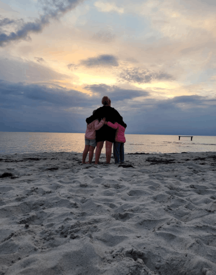 Online Business für Mamas aufbauen Wie starte ich ein Online Business? Online Business ohne Vorkenntnisse Zweites Standbein als Mama Nebenberuflich ein Online Business starten Geld online verdienen als Mama Online Business von zuhause starten Passendes Online Business finden Online Business Ideen für Anfänger Wie funktioniert ein Online Business? Online Business neben Familie Online Business ohne Startkapital Digitales Business für Einsteiger Von zuhause arbeiten als Mama Flexible Arbeit für Mütter
