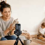 Online Business für Mamas aufbauen Wie starte ich ein Online Business? Online Business ohne Vorkenntnisse Zweites Standbein als Mama Nebenberuflich ein Online Business starten Geld online verdienen als Mama Online Business von zuhause starten Passendes Online Business finden Online Business Ideen für Anfänger Wie funktioniert ein Online Business? Online Business neben Familie Online Business ohne Startkapital Digitales Business für Einsteiger Von zuhause arbeiten als Mama Flexible Arbeit für Mütter